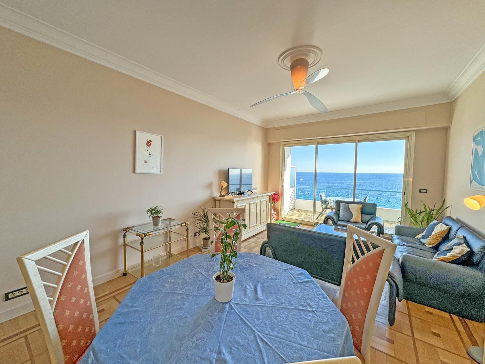 Cosy Sea Front France Apartment *