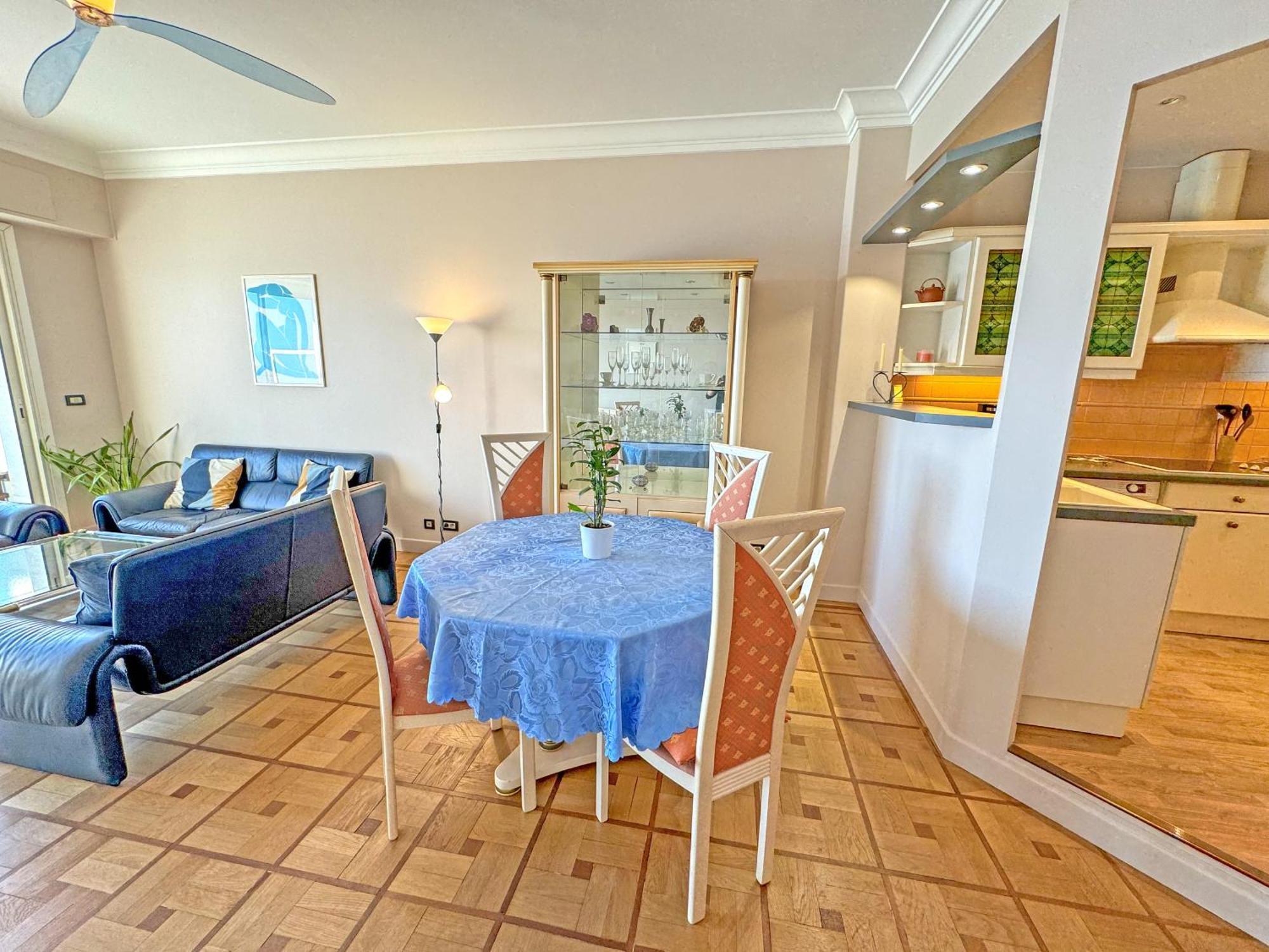 Cosy Sea Front France Apartment Nizza