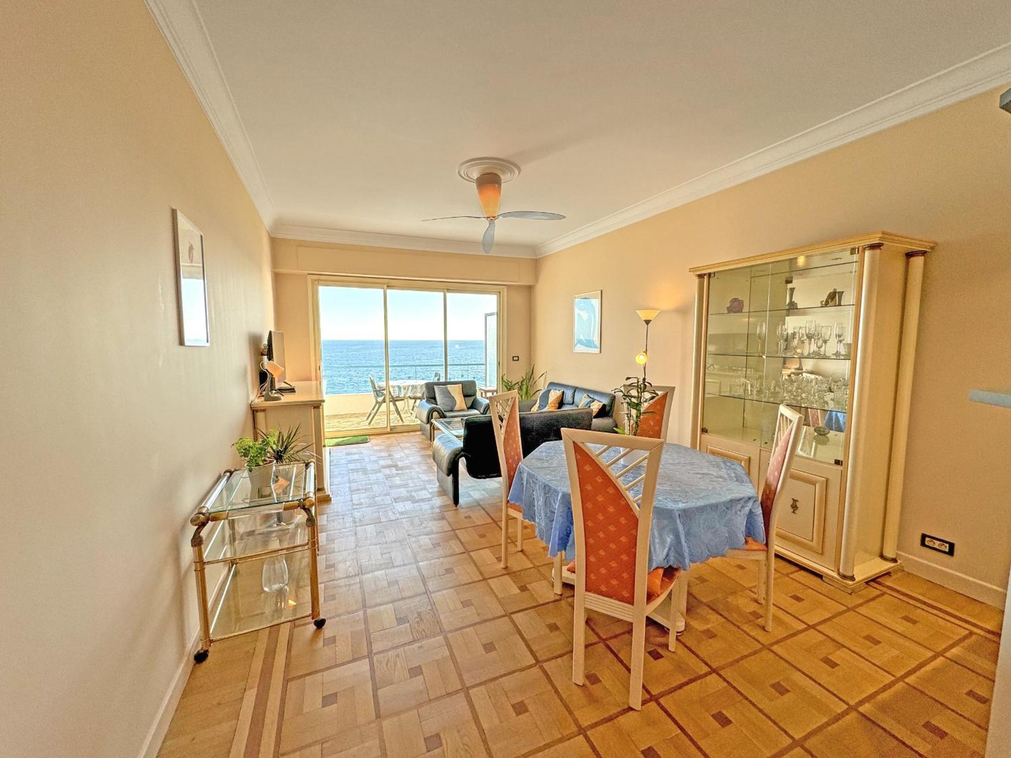 Cosy Sea Front France Apartment *